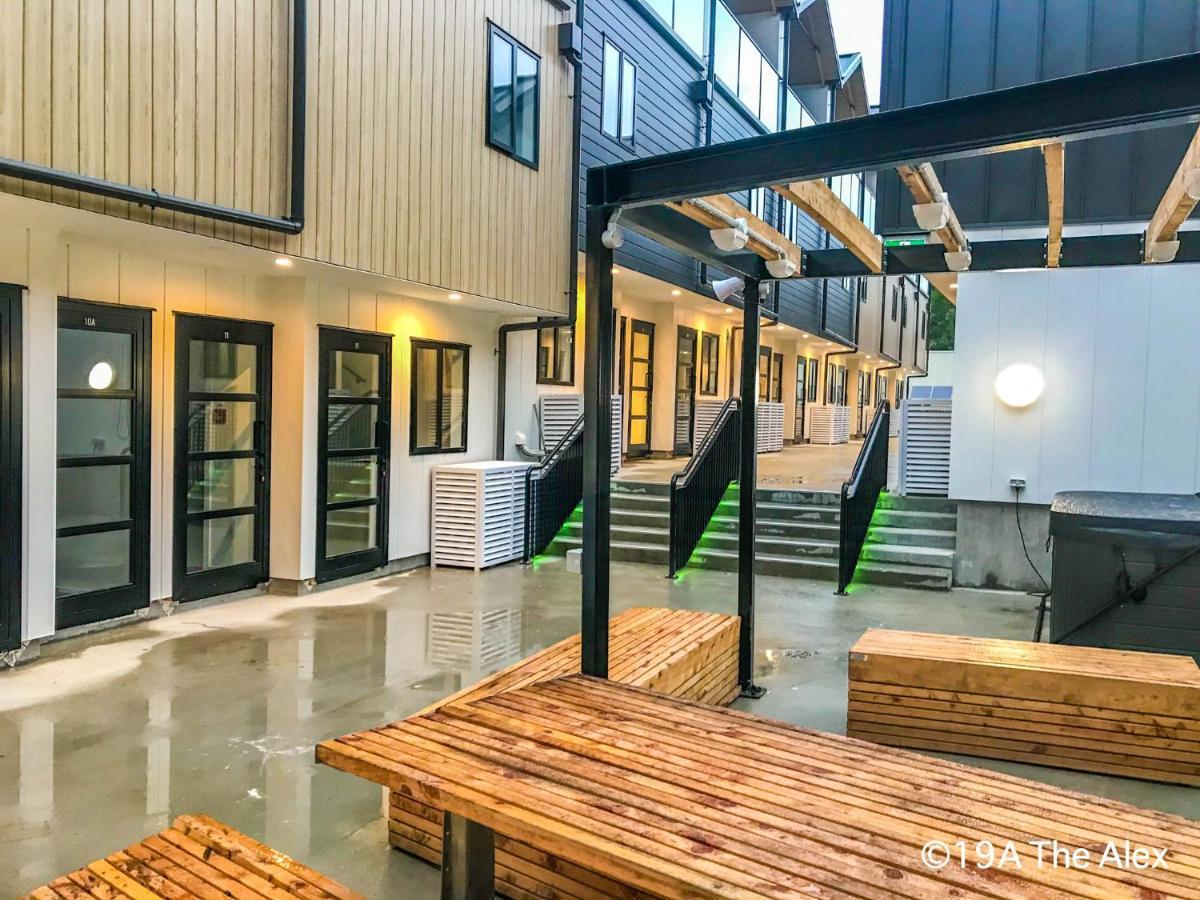 Modern 2-Bedroom Apartment 7-Mins Walk To Queenstown Exterior photo