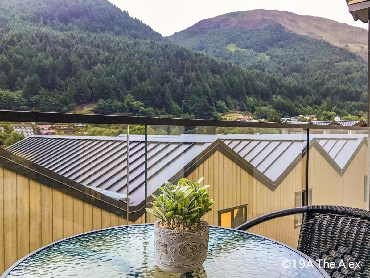Modern 2-Bedroom Apartment 7-Mins Walk To Queenstown Exterior photo