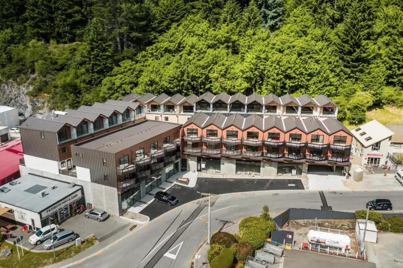 Modern 2-Bedroom Apartment 7-Mins Walk To Queenstown Exterior photo