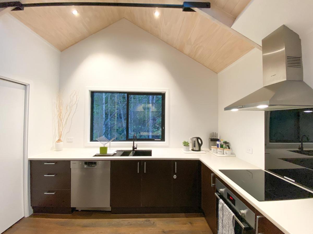 Modern 2-Bedroom Apartment 7-Mins Walk To Queenstown Exterior photo