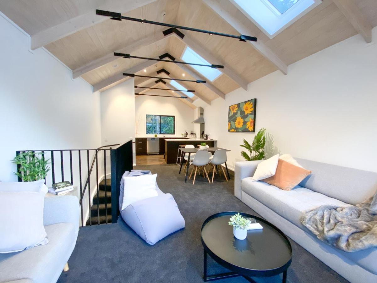 Modern 2-Bedroom Apartment 7-Mins Walk To Queenstown Exterior photo