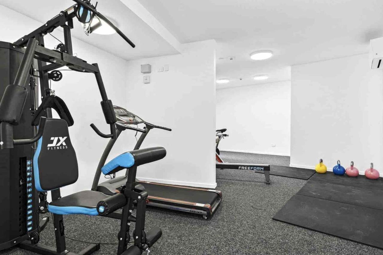 Modern 2-Bedroom Apartment 7-Mins Walk To Queenstown Exterior photo