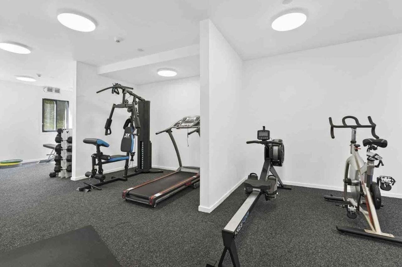 Modern 2-Bedroom Apartment 7-Mins Walk To Queenstown Exterior photo
