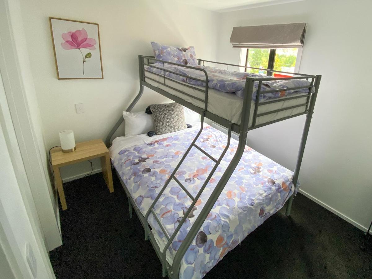 Modern 2-Bedroom Apartment 7-Mins Walk To Queenstown Exterior photo