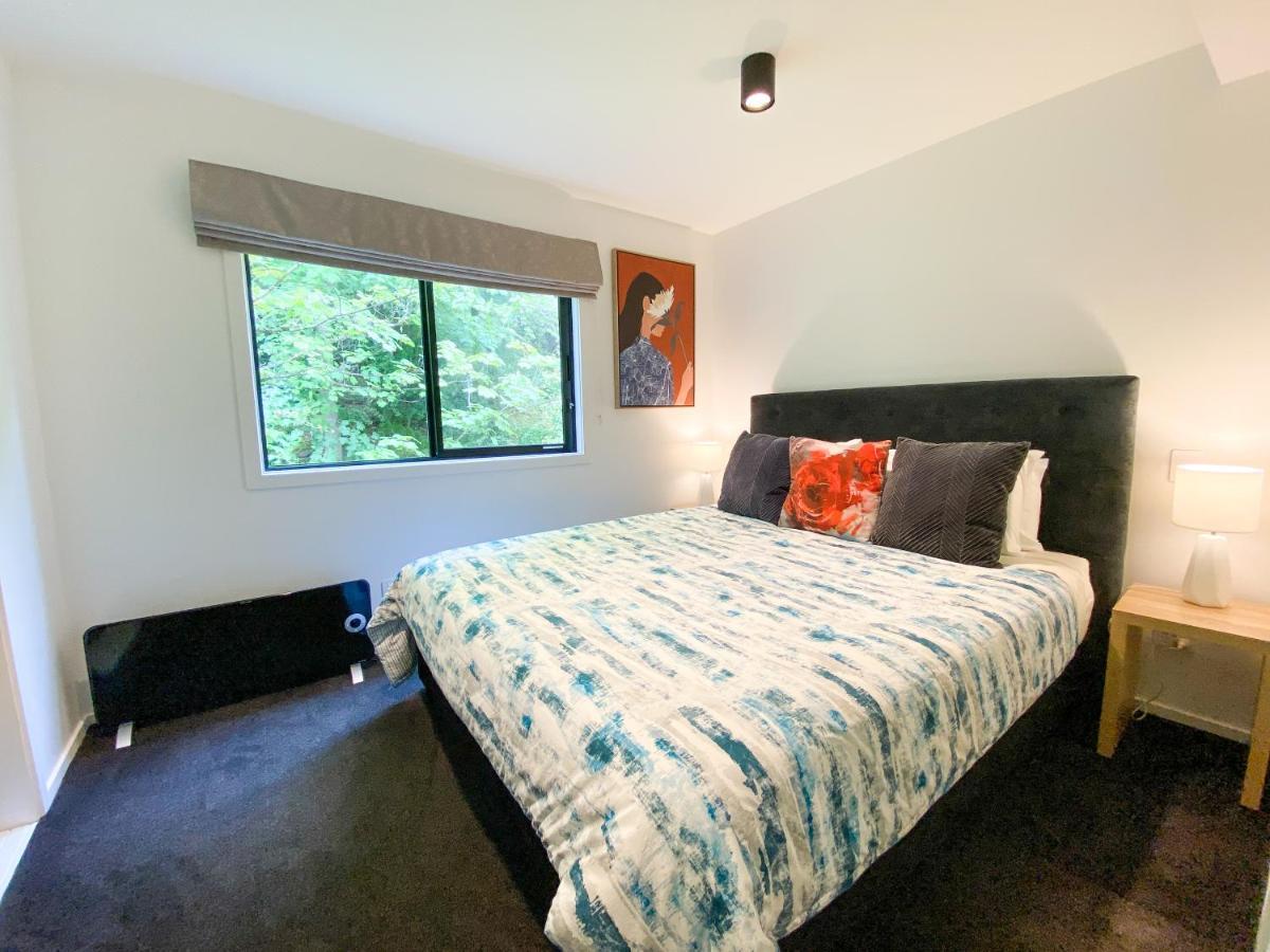 Modern 2-Bedroom Apartment 7-Mins Walk To Queenstown Exterior photo