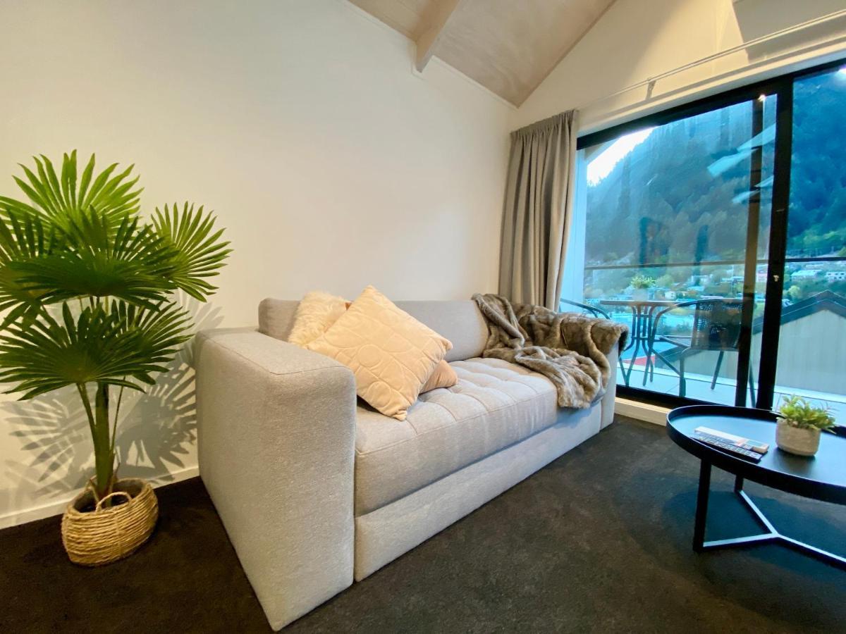 Modern 2-Bedroom Apartment 7-Mins Walk To Queenstown Exterior photo
